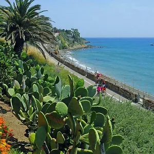 casa-rolando.hotelitalianriviera.com/